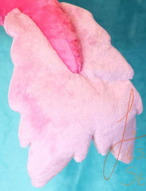 Inspired by the Latenivenatrix tail designs on Path of Titans, this 'V' shaped feathered raptor tail is one of two designs that came out at the same time. This one is in fuschia and baby pink. handmade in the UK by fishpish studios