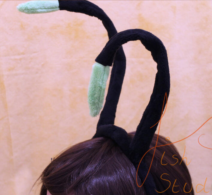 Great for aliens, butterflies, beetles and other types of bug customes, these bendable antennae are attached to a headband. They are made with soft plush with a wire core. The headband is plastic and fits most head sizes. handmade in the UK by fishpish stu